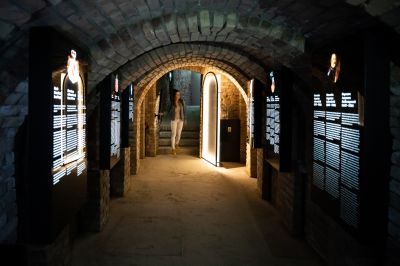 zdjęcie przedstawiające wnętrze Rzeszowskich piwnic - interaktywnej instytucji kultury fot. Grzegorz Bukała